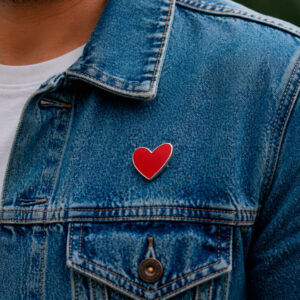 Pin Solidario – Un pequeño gesto, un gran impacto